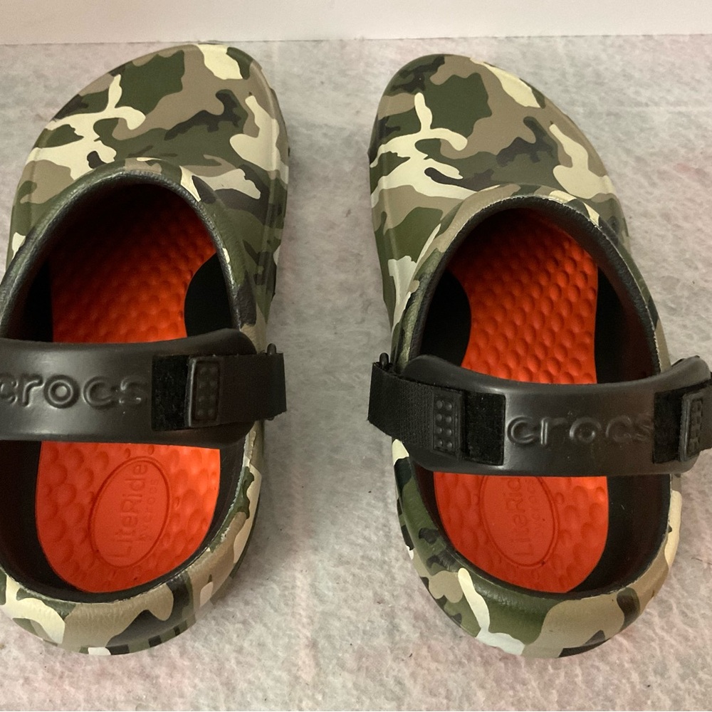 Crocs Camo Print Men’s 6M - Picture 4 of 8